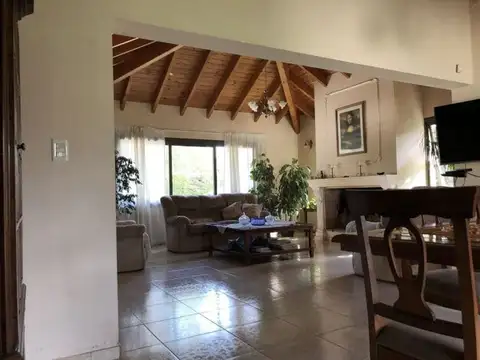 Casa 7 ambientes con 4 baños