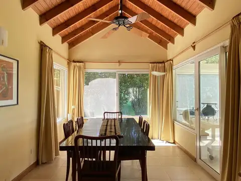 Casa 4 ambientes con 3 baños