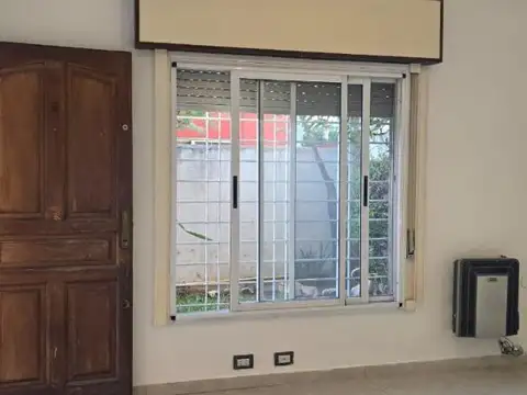 Depto Tipo Casa en Alquiler en Ramos Mejia, $ 900.000