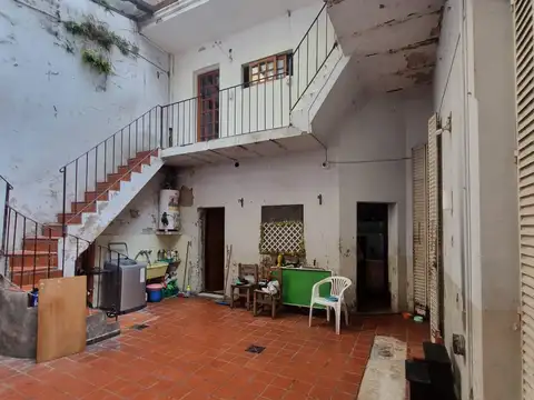 Casa 7 ambientes con 2 baños