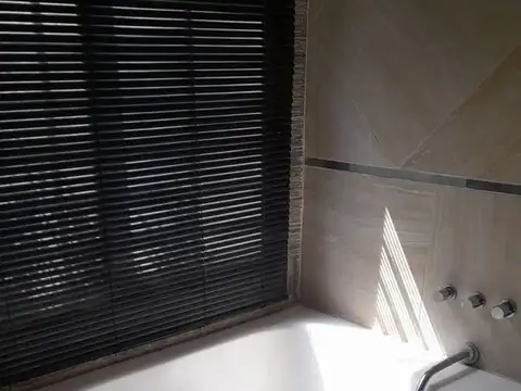 UNICA CASA 2 DORMITORIOS, PILETA Y BAJADA AL RIO