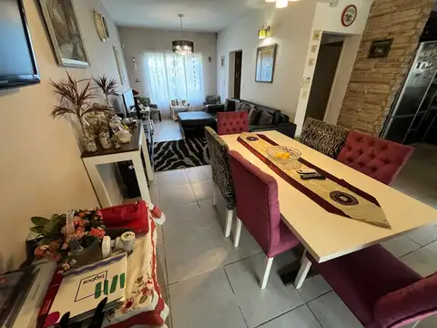 Depto Tipo Casa 4 ambientes con 3 baños