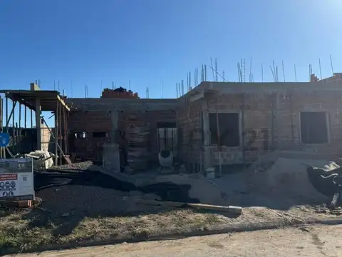 ? CASA EN VENTA – CUESTAS DE MANANTIALES ?