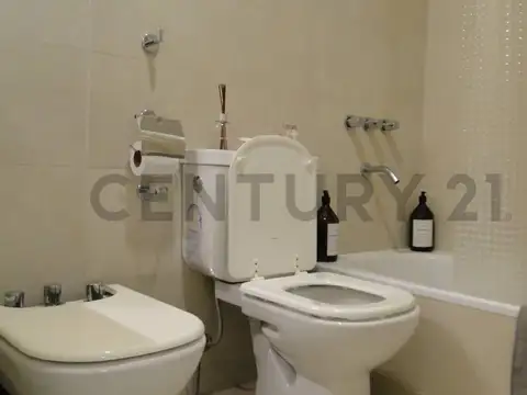 2 AMBIENTES CON PARRILLA + ESPACIO GUARDA COCHE