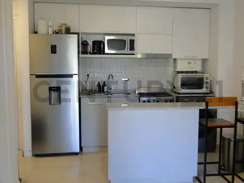 2 AMBIENTES CON PARRILLA + ESPACIO GUARDA COCHE