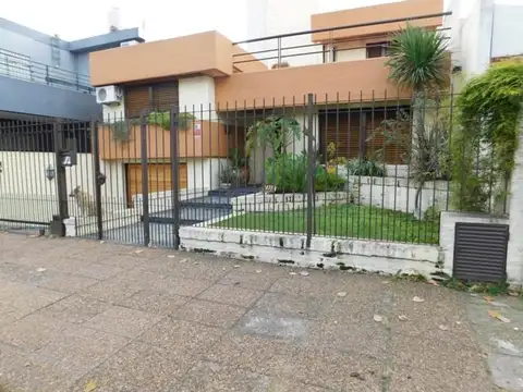 Muy buena propiedad ubicada  a metros de Avda. Santamaria