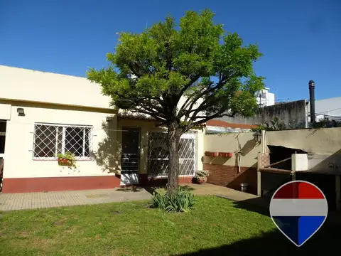 CASA CHALET 3 dor 2 bañ cocheras pasantes Banf Oes