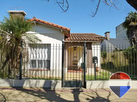 CASA CHALET 3 dor 2 bañ cocheras pasantes Banf Oes