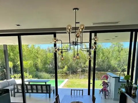 Casa 6 ambientes con 3 baños