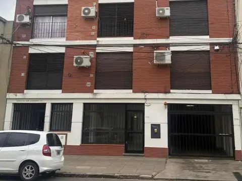 SE VENDE COCHERA ENTRE BV