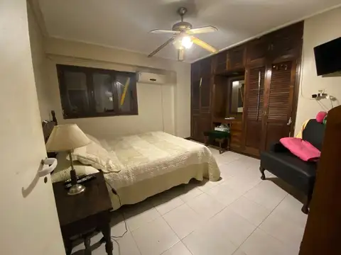 Casa 8 ambientes con 4 baños