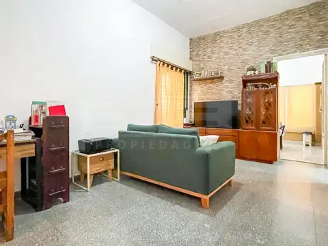 Avellaneda  al 600, entre Int. becco y maestro santana