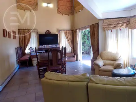 Casa 5 ambientes con 3 baños