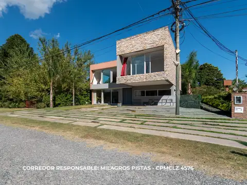 Casa en Venta con 1 cochera