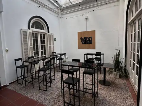 CASA 8 AMBIENTES EN VENTA EN FLORES