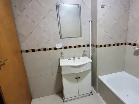 MONOAMB EN PLANTA BAJA CON PATIO EN VILLA BALLESTER CENTRO