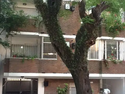 ALQUILER - Departamento 2 Ambientes en San Isidro con Balcón y Cochera