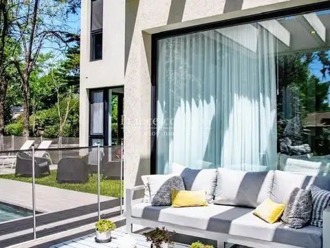 Casa en Venta con 6 cocheras