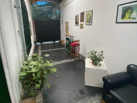 EXCELENTE PROPIEDAD MULTIPROPÓSITO – IMPECABLE ESTADO – A METROS DE LA ESTACIÓN DE DON BOSCO