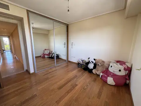 Departamento 9 ambientes con 4 baños