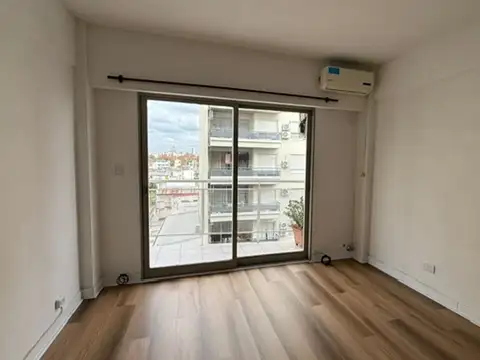 Departamento en Alquiler en Coghlan, $ 750.000