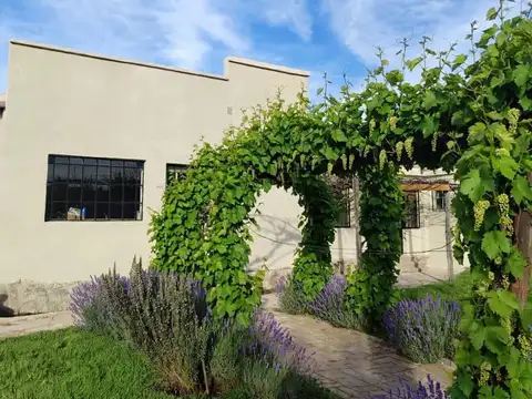 Casa en el centro de La Cumbre hermoso jardin
