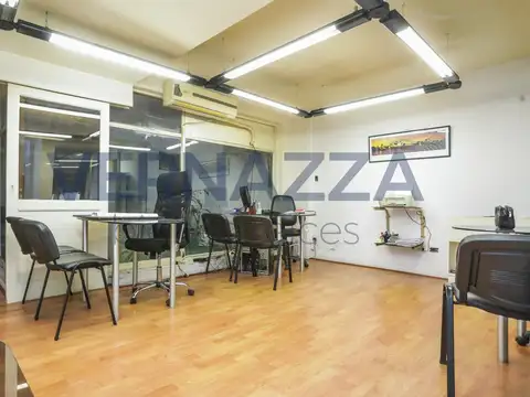Exclusica ubicación: local sobre Av. Carabobo, a pasos de Av. Rivadavia!