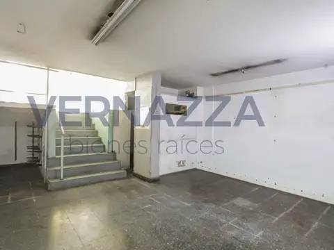 Exclusica ubicación: local sobre Av. Carabobo, a pasos de Av. Rivadavia!