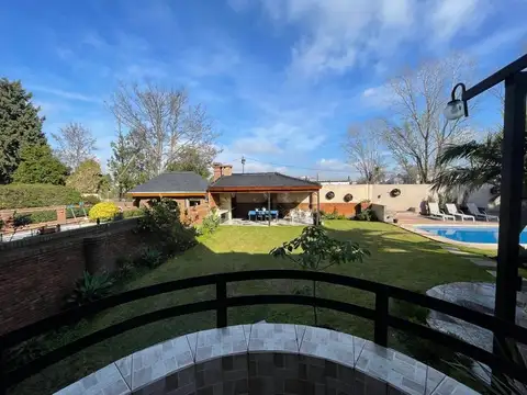 Casa 7 Ambientes con Dependencia, en Venta en Barrio Alemán - Martínez