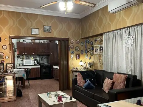 Casa 4 ambientes con 2 baños