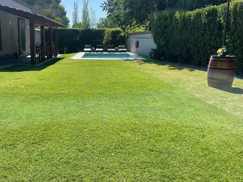 Casa en Venta con 2 cocheras