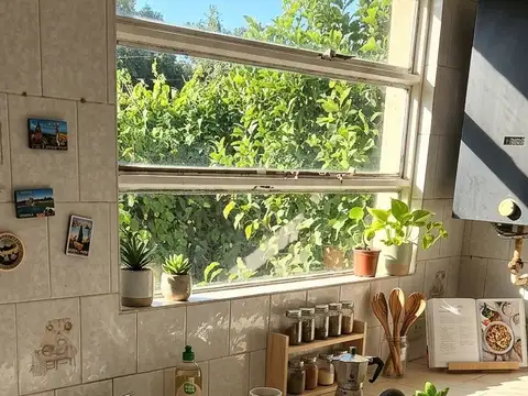 ¡Olvidate del departamento! Casa con Lote Propio y Jardín en Calle 529 e/ 6 y 7 - Sin Expensas