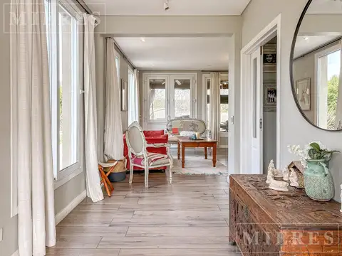 Casa en Alquiler con 2 cocheras