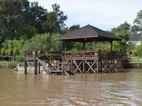 Casa 7 ambientes con 4 baños