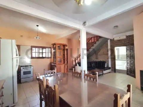 Casa 3 ambientes con 2 baños