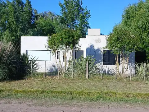 Venta casa 3 amb cañuelas  parque/pileta apta cred
