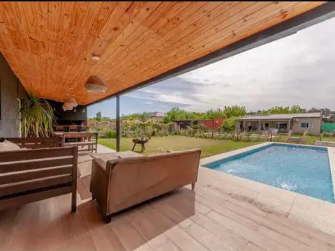 CASA EN VENTA CON  O SIN RENTA BARRIO CERRADO PILAR