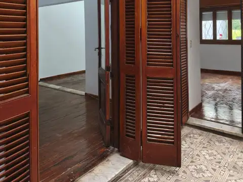 Casa en Alquiler con 1 cochera