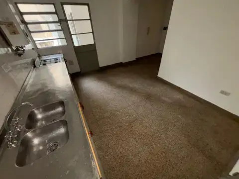 Departamento 6 ambientes con 1 baño