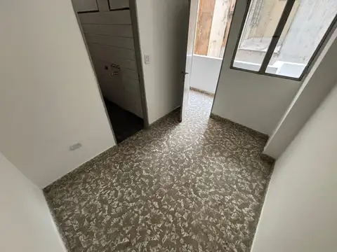 ALQUILER – Departamento de 3 dormitorios con balcón sobre Vélez Sarsfield en Centro