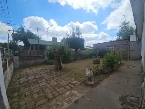 ESTRASGURGO al 500 SE VENDE CASA DE DOS DORMITORIOS