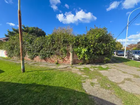 Lote de esquina 265m2 - Santa Fe y Larrea