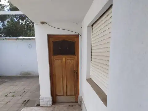 Casa 6 ambientes con 2 baños