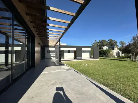 Casa 3 ambientes con 4 baños