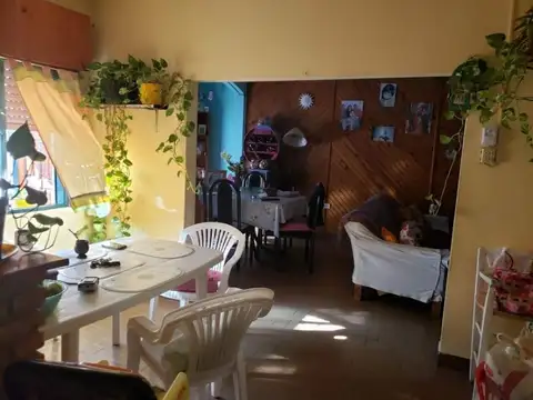 Casa 5 ambientes con 2 baños