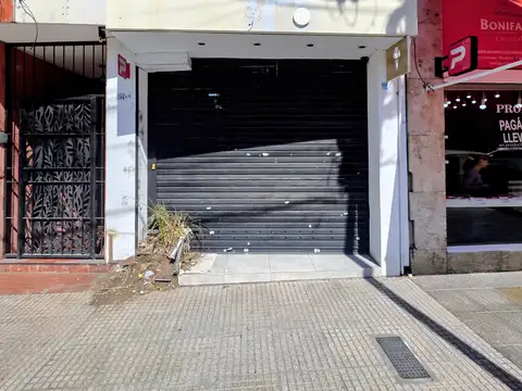 Local Comercial Sobre Av Cabildo | 23 m² | Vidriera Al Frente | Excelente Ubicación