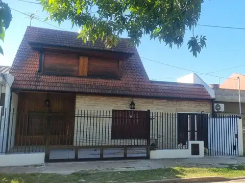 Venta Casa 5 amb patio, cochera y quincho Muñiz