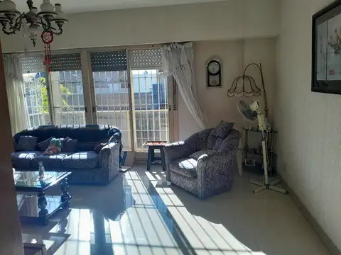 Venta Amplio Ph 3 ambientes con patio y terraza