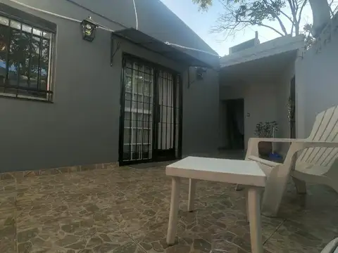 Hermosa Casa de 3 Amb en Esquina c/ Garaje y Jardín - Victoria 99, Llavallol