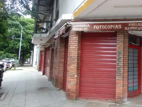 LOCAL EN ESQUINA